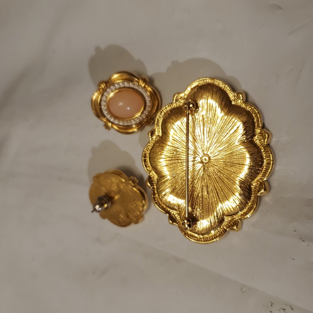 2 Earrings & Brooch Set (1 set  Is an  Avon set) - Picture 3 of 4